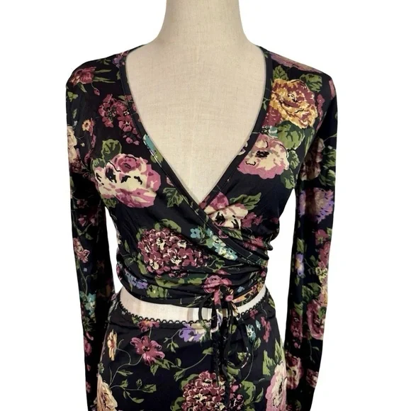 Rouje Paris 2 pc Set: Sade Wrap Top & Caro Skirt in Jardin D'Atomne Noir 34/US2 - Picture 7 of 16